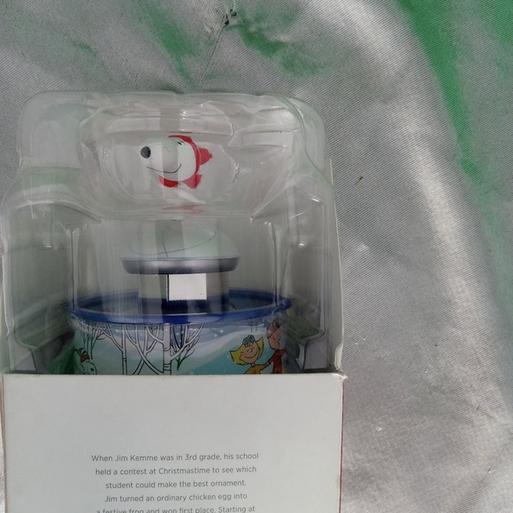 NWT HALLMARK Keepsake 2018 SNOOPY SKATES Peanuts Gang CHRISTMAS ORNAMENT w/Music - Picture 6 of 9